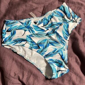 NWOT Tropical leaf swim bottoms S